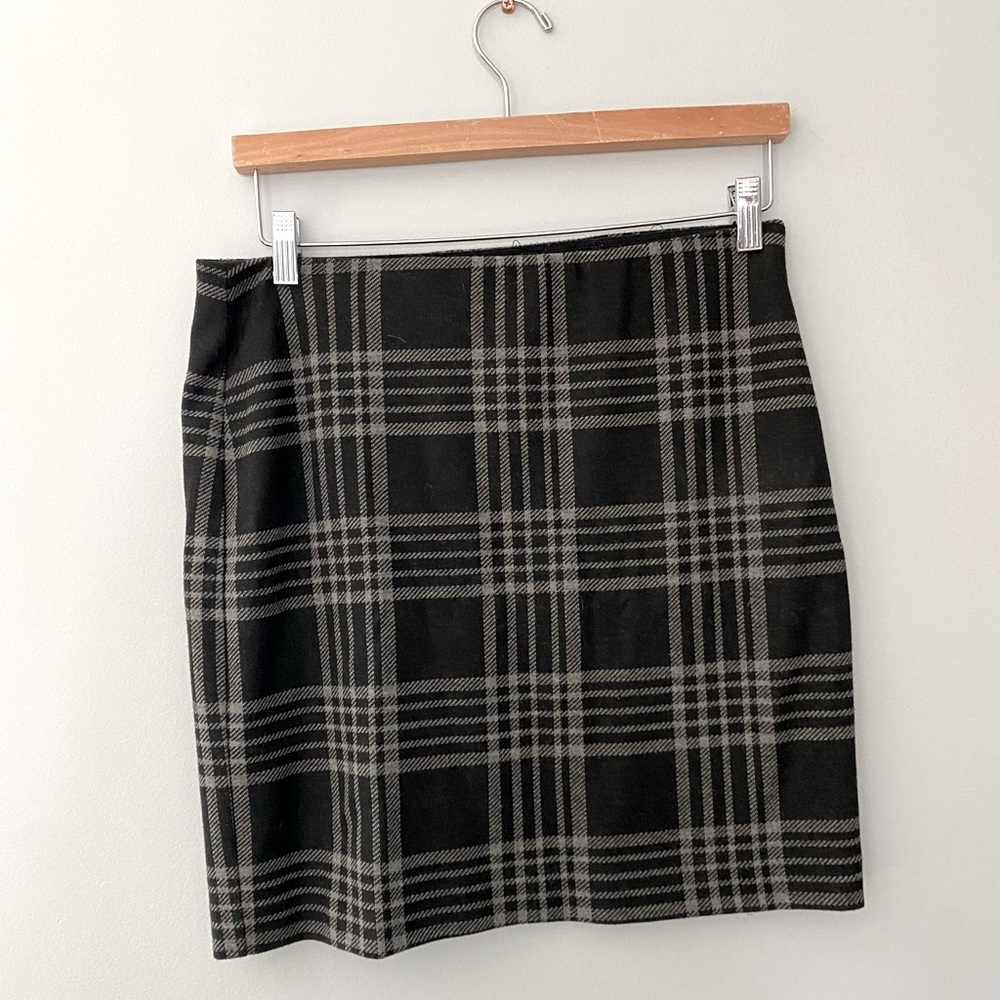 LOFT black & grey plaid skirt 🖤